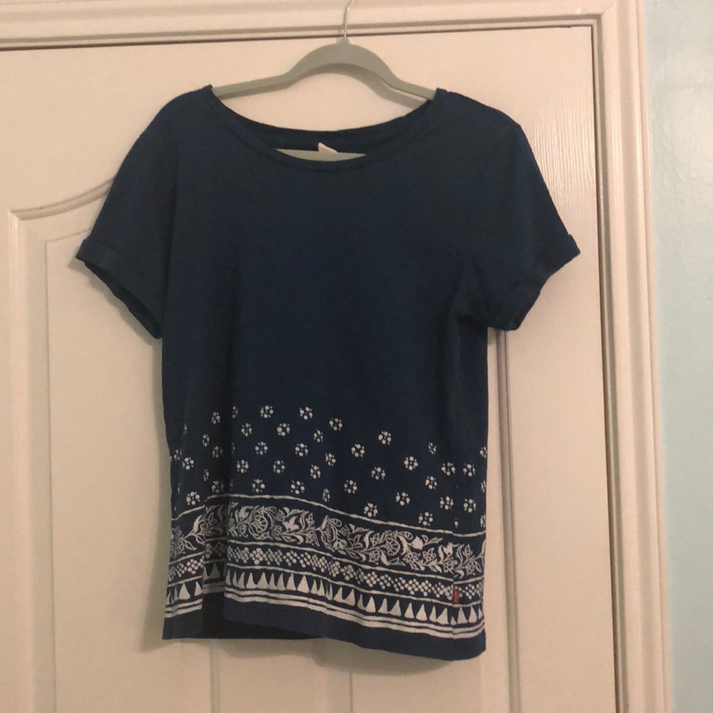 Levi’s Navy Blue and White Accent T-shirt
